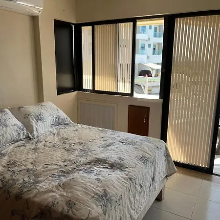 Cabrero, Cerca De La Ciudad Amurallada Y Playa *