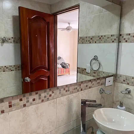 Cabrero, Cerca De La Ciudad Amurallada Y Playa *