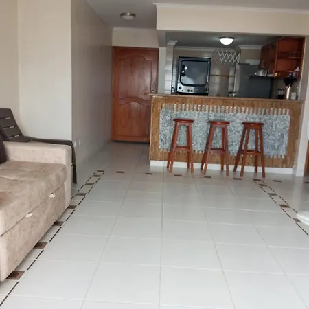 Cabrero, Cerca De La Ciudad Amurallada Y Playa *