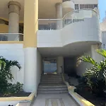 Cabrero, cerca de la Ciudad Amurallada y playa