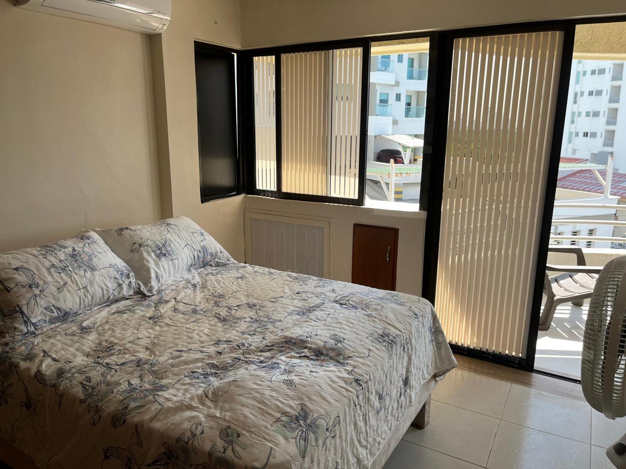 Cabrero, Cerca De La Ciudad Amurallada Y Playa *