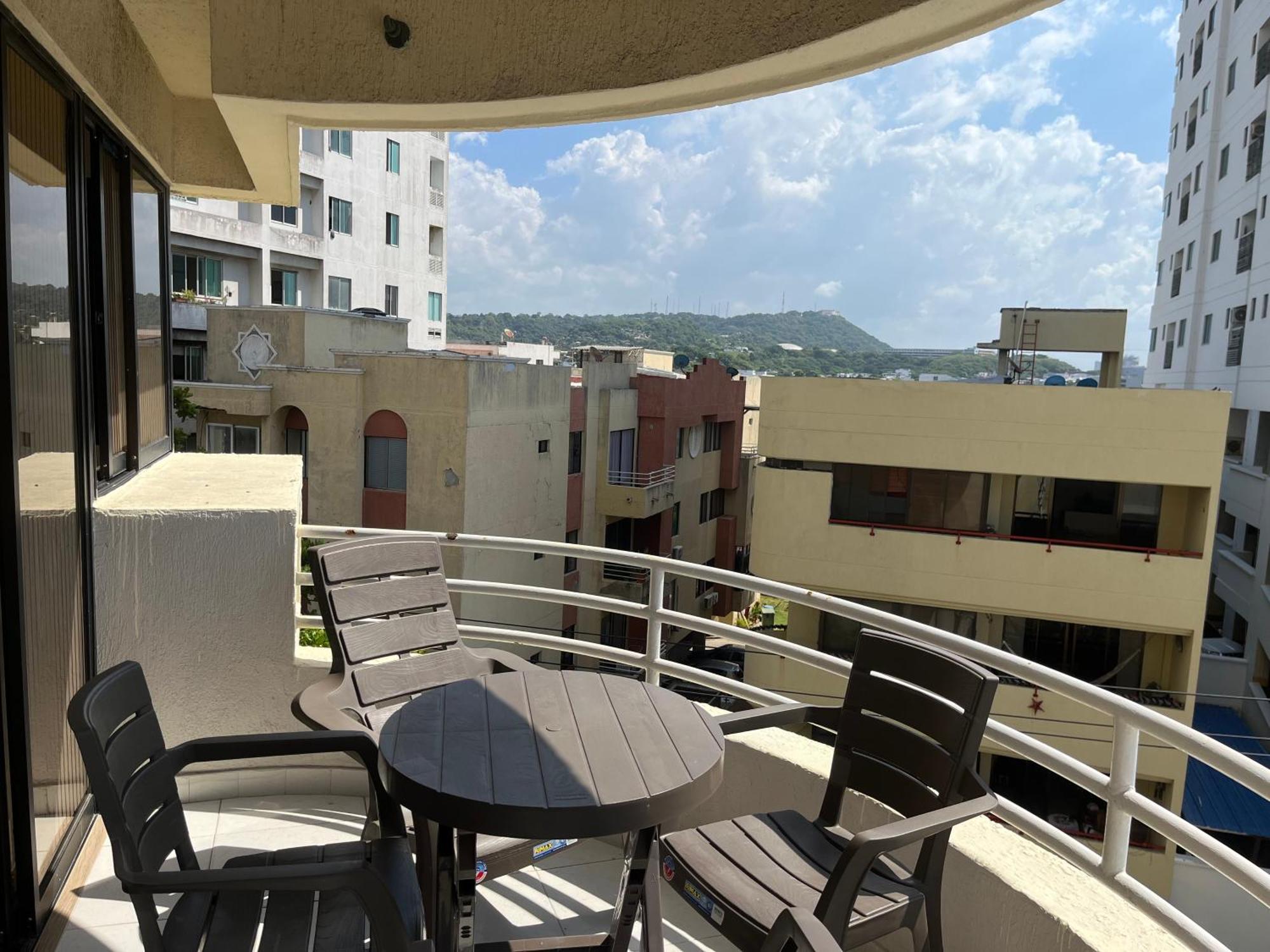 Cabrero, Cerca De La Ciudad Amurallada Y Playa Cartagena