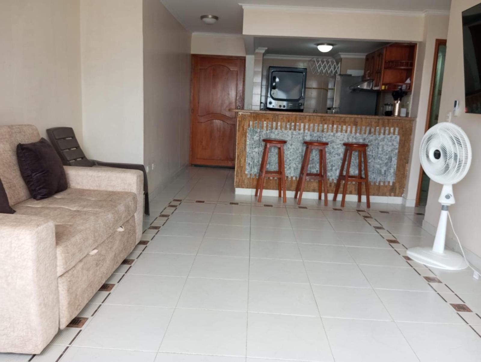 Cabrero, Cerca De La Ciudad Amurallada Y Playa *