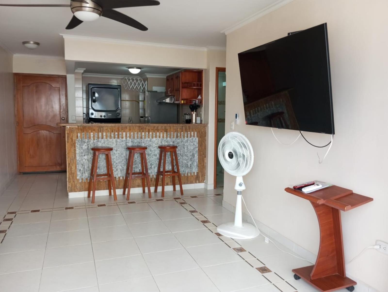 Cabrero, Cerca De La Ciudad Amurallada Y Playa Cartagena